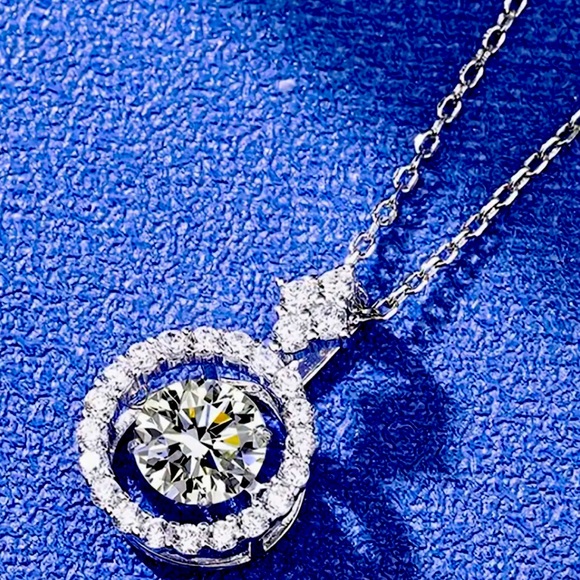 1 carat 925 sterling silver moissanite pendant necklace NWT